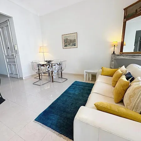2 Bedroom Forville. 8 Mins From The Palais. 328 דירה *